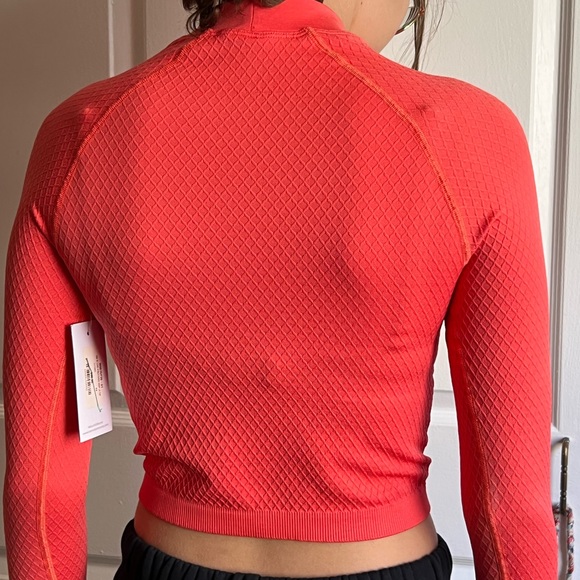 OFFICIAL Barry’s Bootcamp x LUNE brand top NWT - Picture 5 of 11